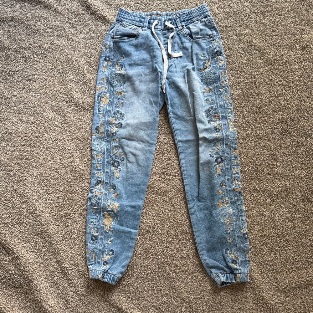 Sundance Driftwood River Bloom Jogger Embroidered Pull On Jeans